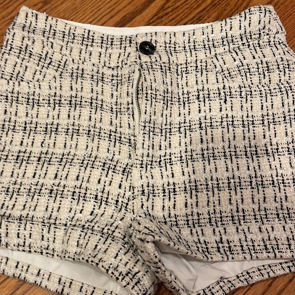 Robertson + Rodeo Woman’s Cream and Black Shorts Size XS - Picture 2 of 7